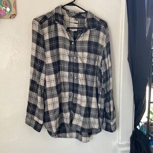 Black and White Plaid Button-Up Shirt size extra large